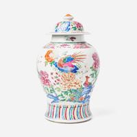 A Chinese famille rose-decorated porcelain jar and cover 粉彩蓋罐 18th to early 19th century ???????