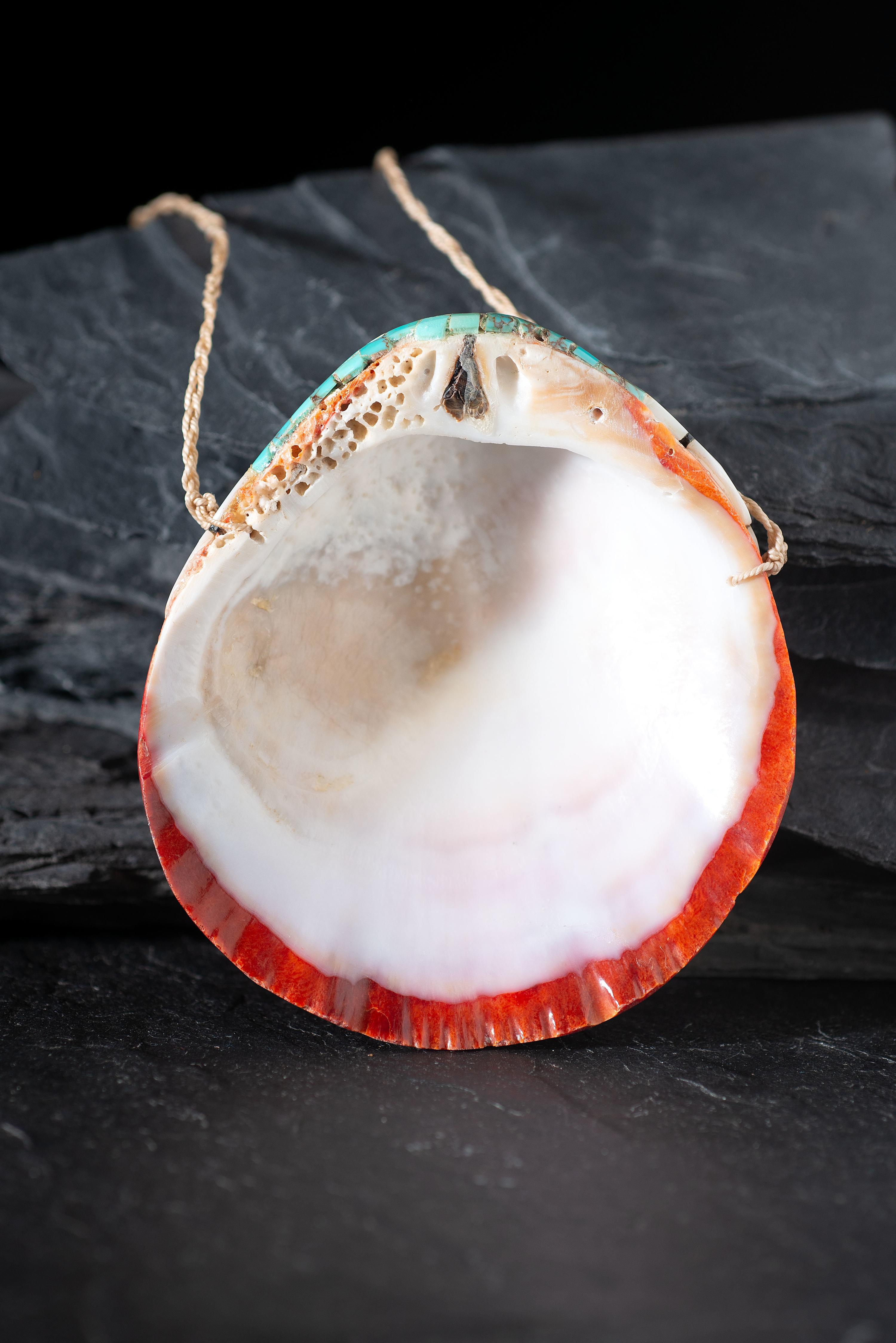 Kewa Inlaid Spiny Oyster Pendant