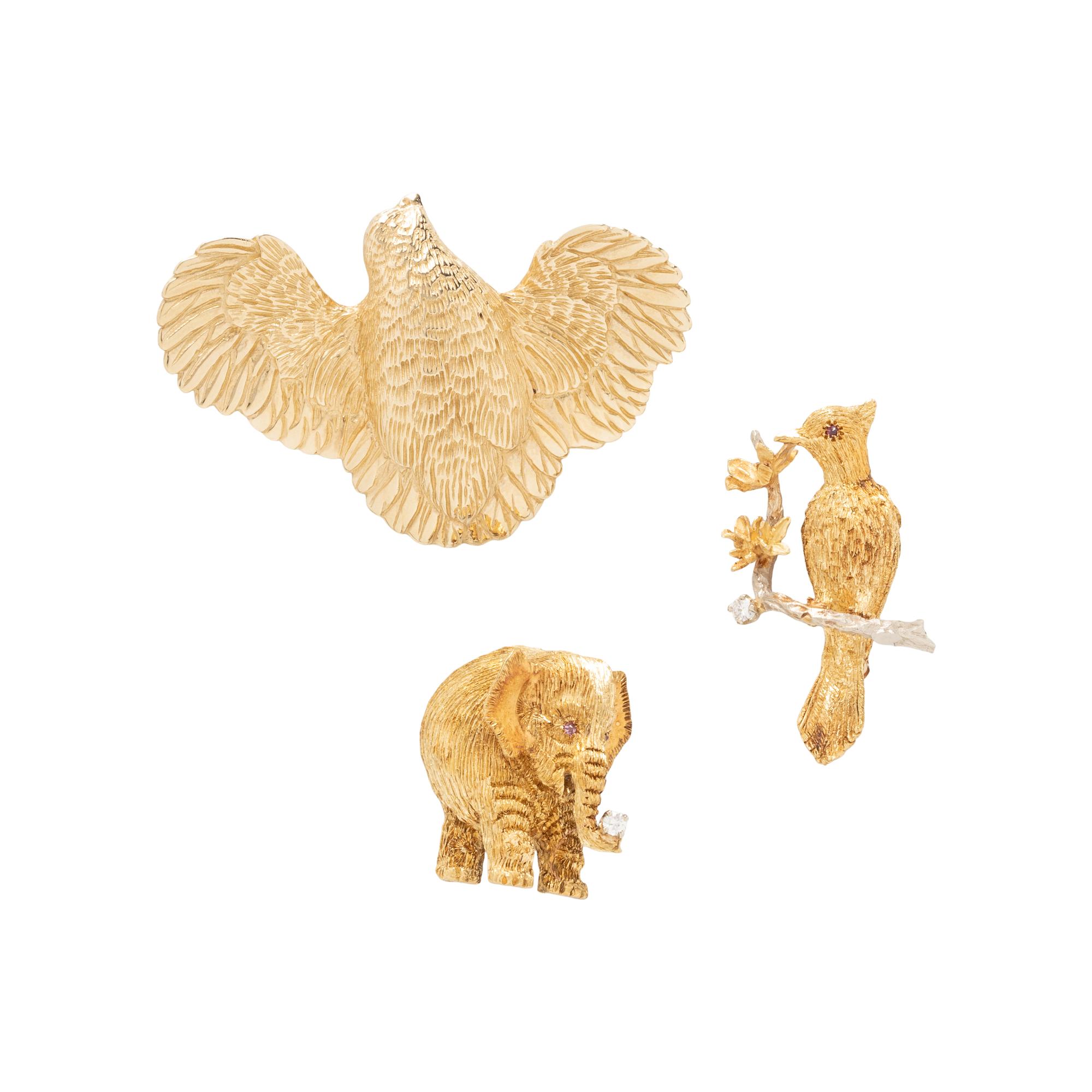 COLLECTION OF YELLOW GOLD BROOCHES