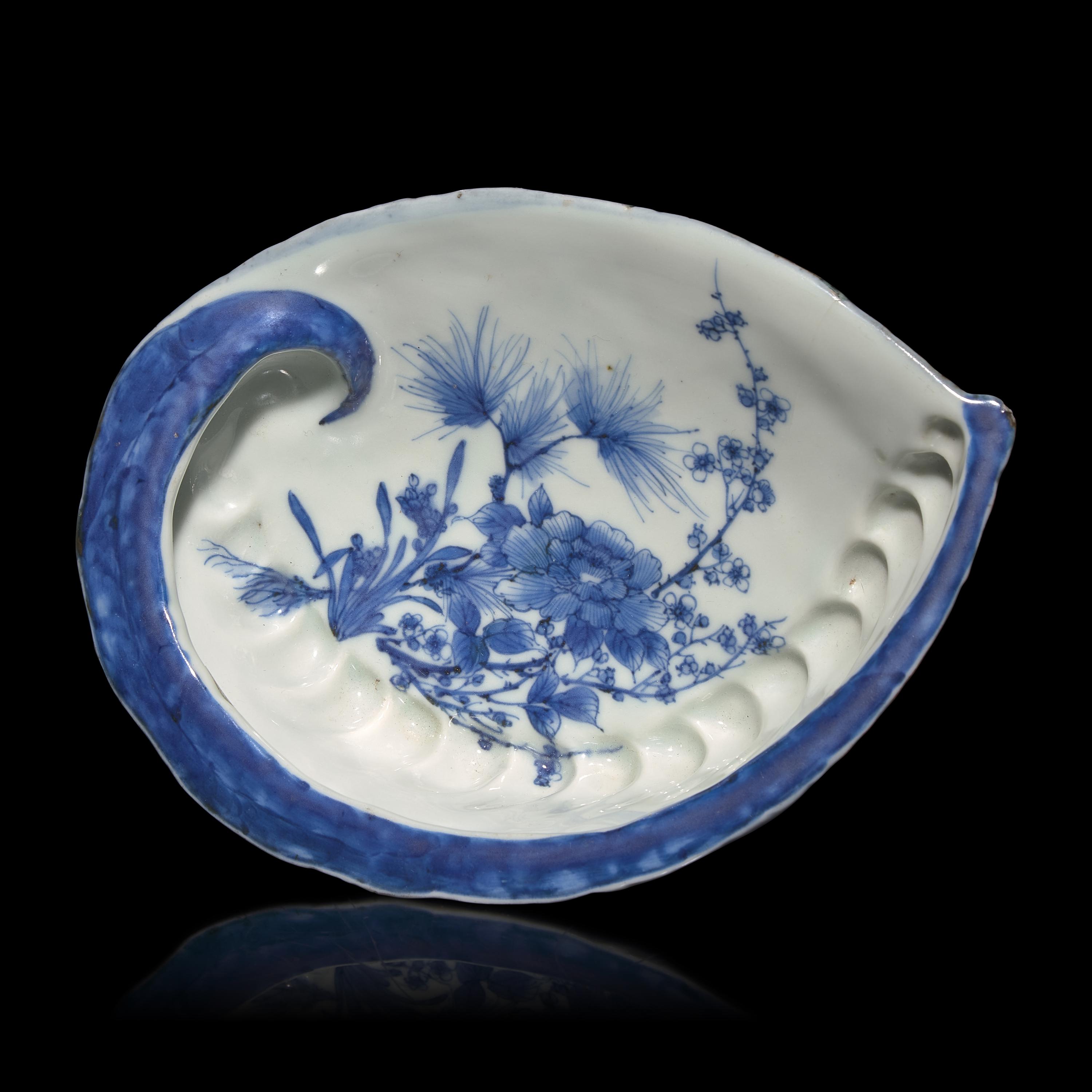 A Japanese Hirado Porcelain Abalone Shell-Shaped Dish, Meiji Period — 日本明治時代 平戶燒青花仿鮑魚花草圖碟