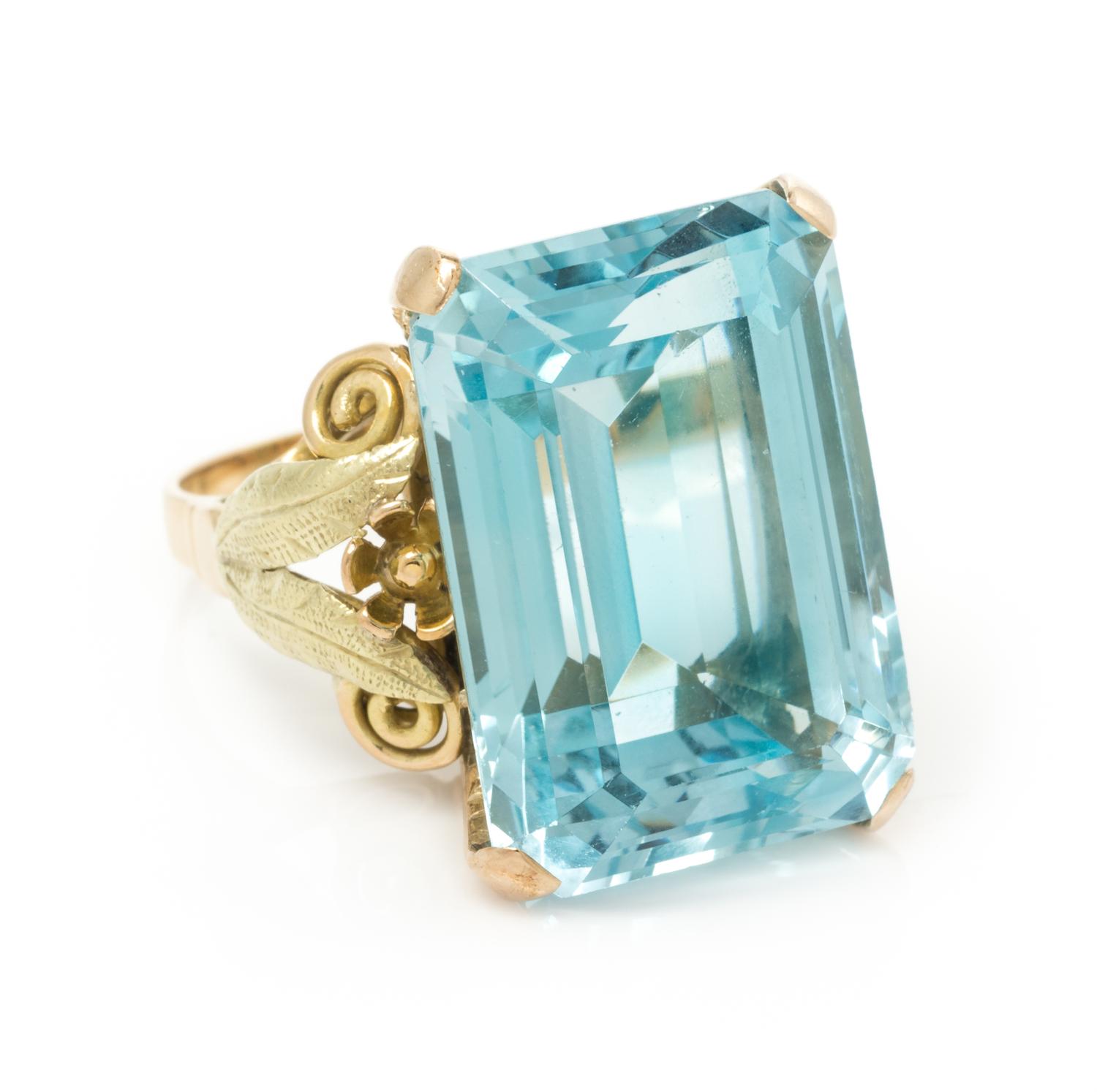 A Bicolor Gold and Blue Topaz Ring,