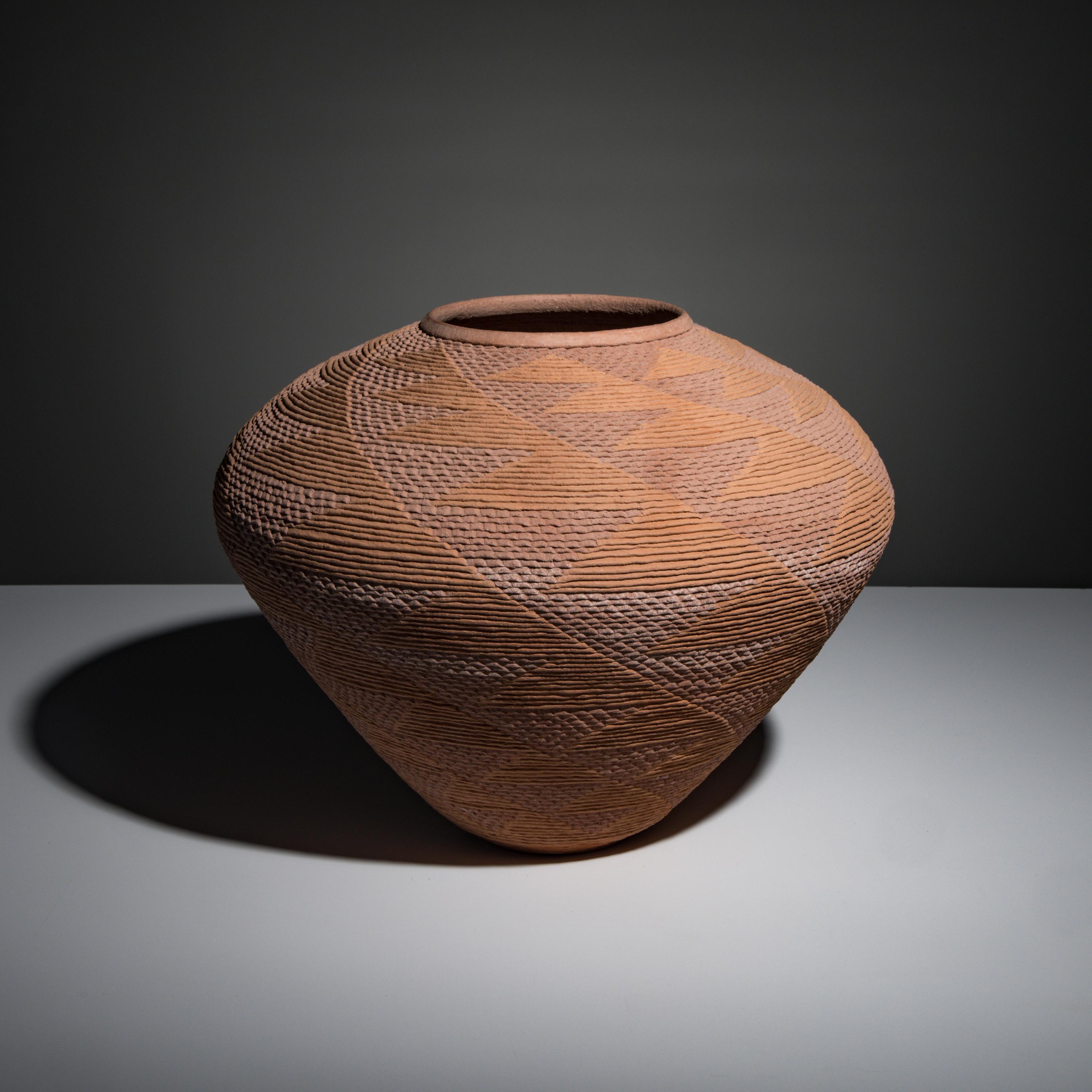 Richard Zane Smith (Wyandotte, b. 1955) — Corrugated Pottery Jar, 1985