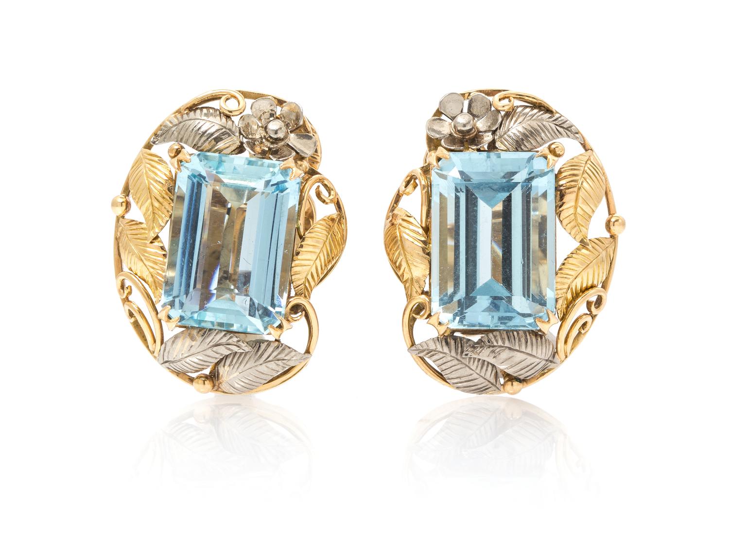 A Pair of Gold and Aquamarine Foliate Earclips, 8.50 dwts.