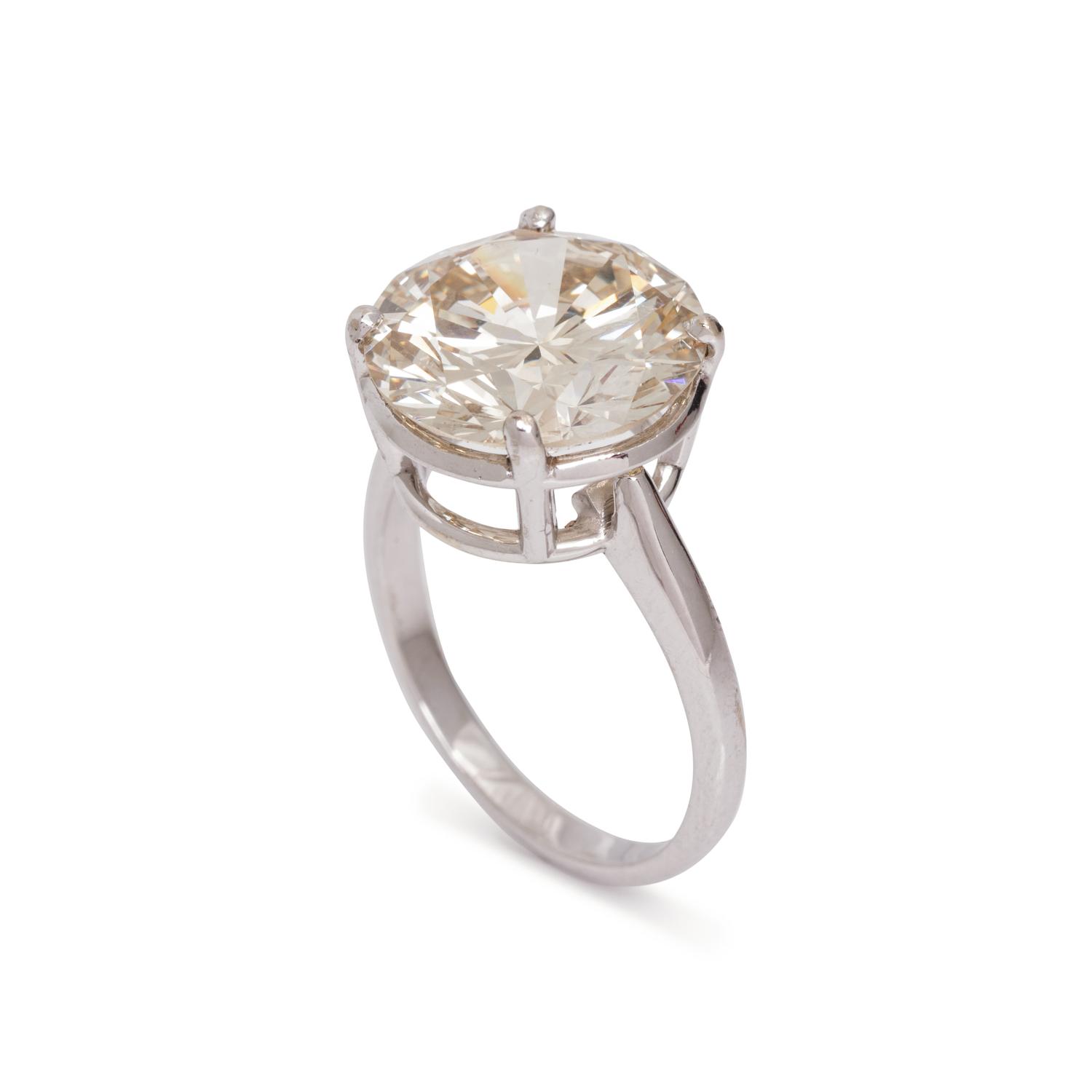 DIAMOND RING