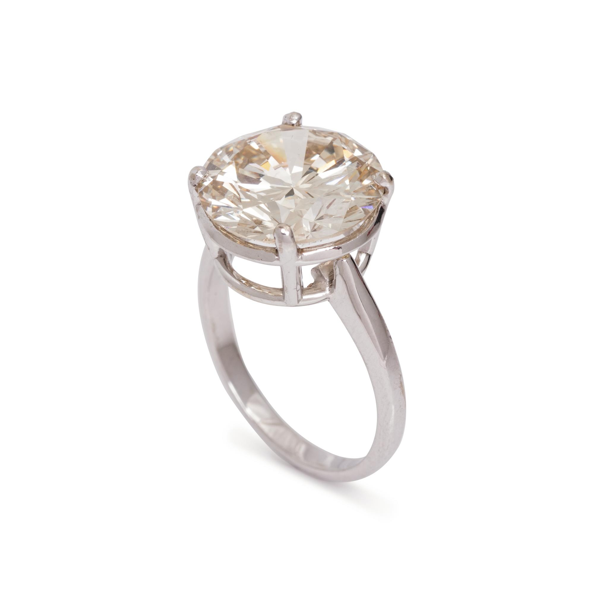 DIAMOND RING