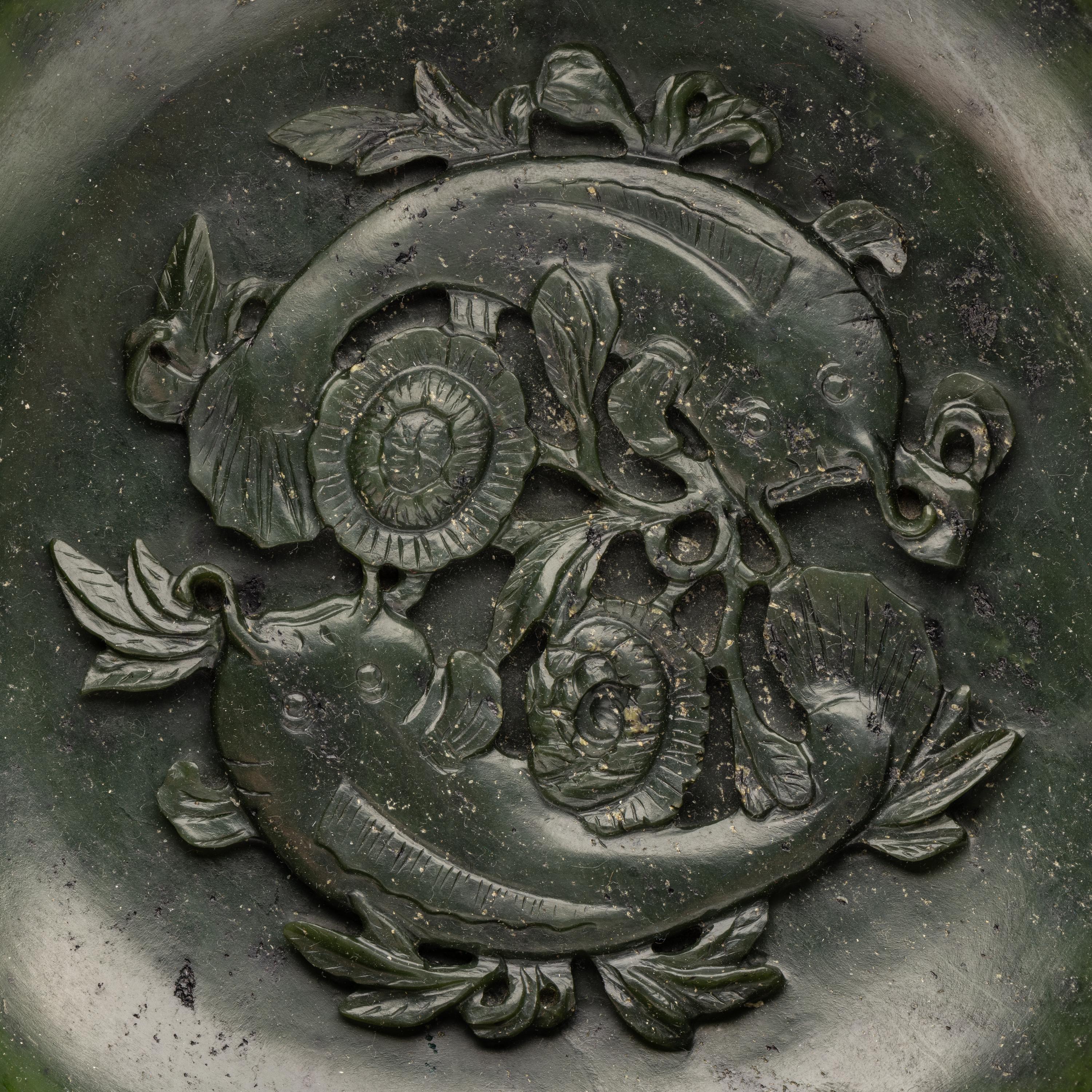 A Chinese Carved Spinach Jade Marriage Bowl, Late Qing/Republic Period 晚清/民國 碧玉雙魚活環洗