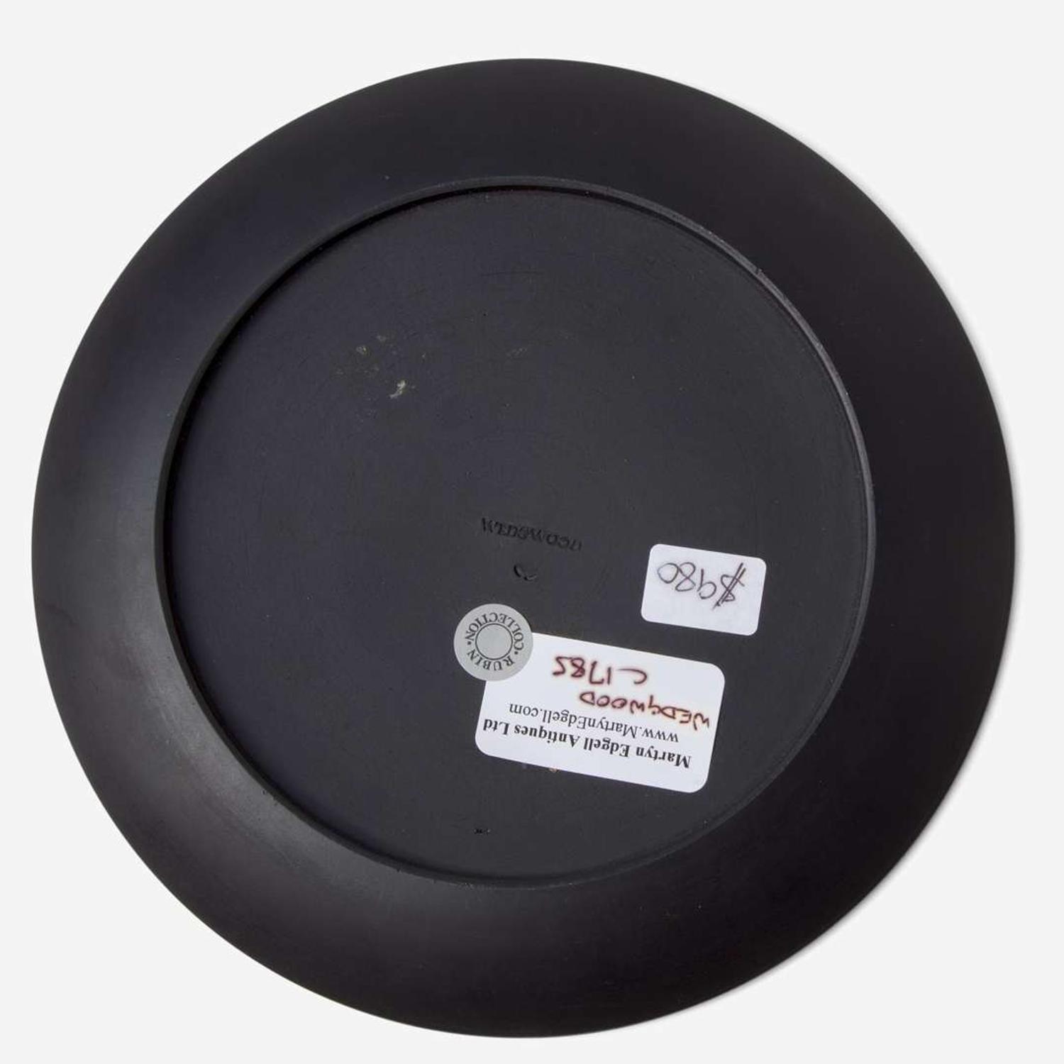 A Wedgwood Encaustic-Decorated Black Basalt Plate UK, circa 1785
