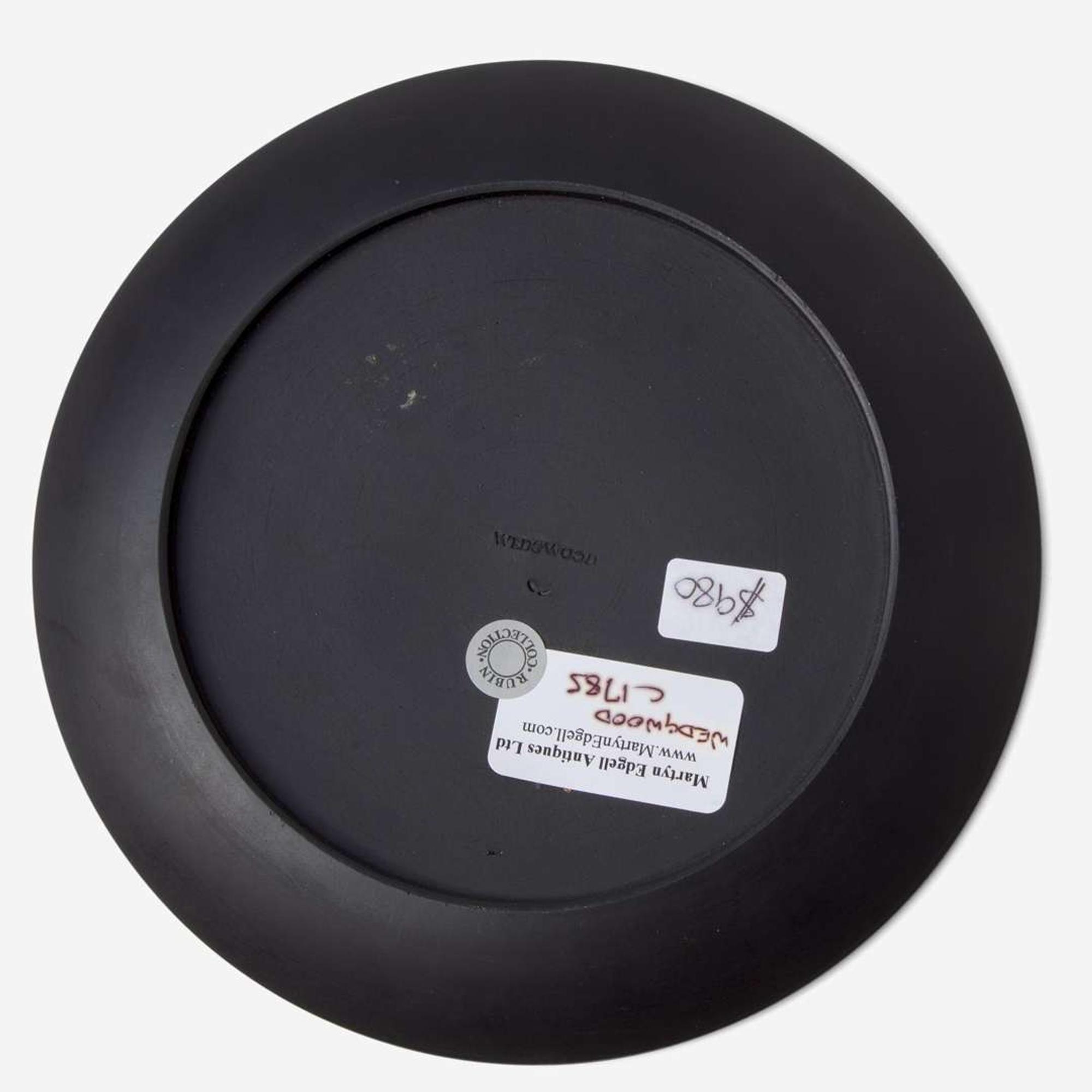 A Wedgwood Encaustic-Decorated Black Basalt Plate UK, circa 1785