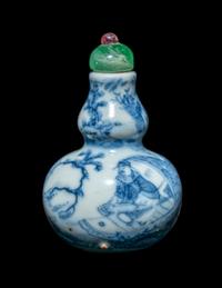 A Small Chinese Blue and White Porcelain Gourd-Form Snuff Bottle