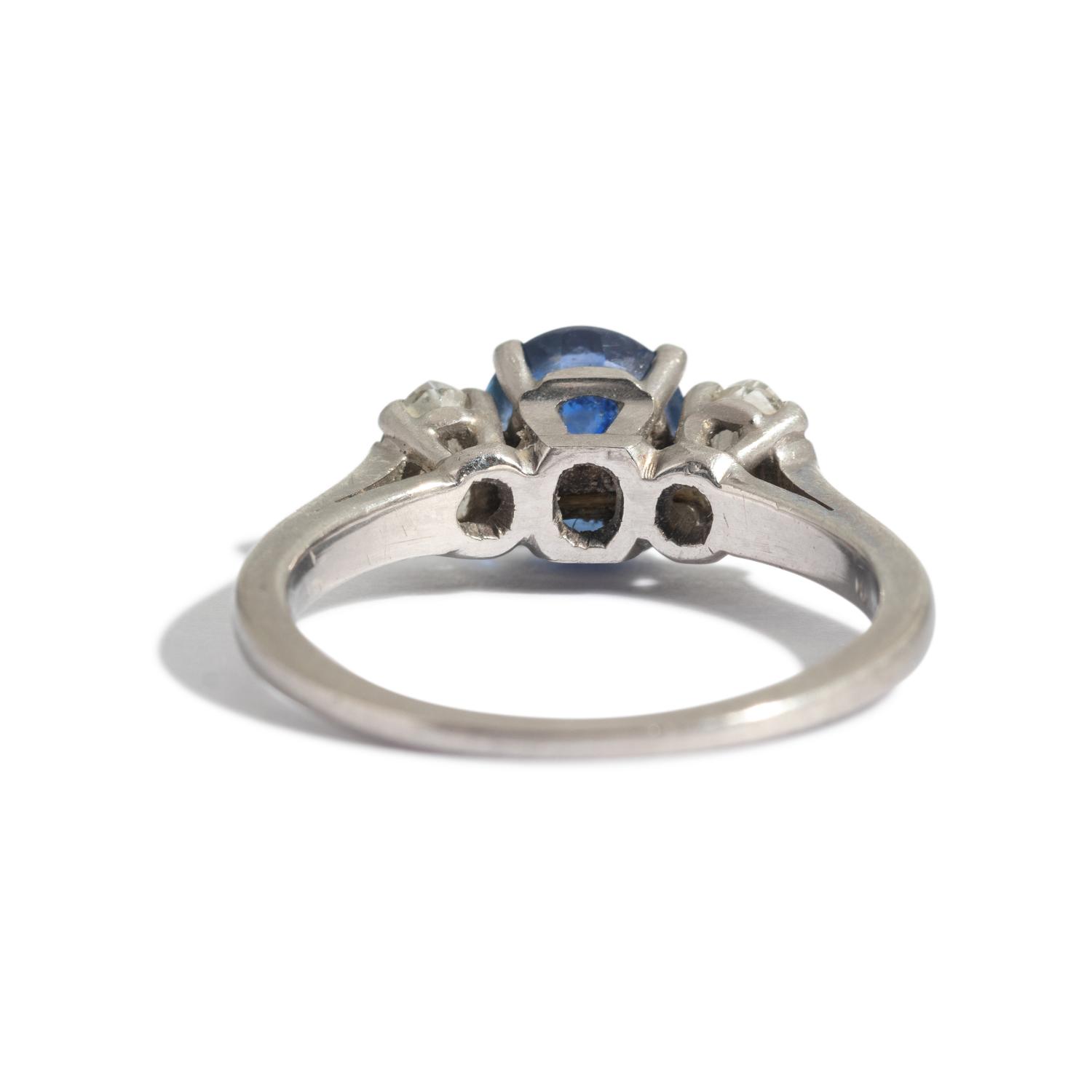 SAPPHIRE AND DIAMOND RING