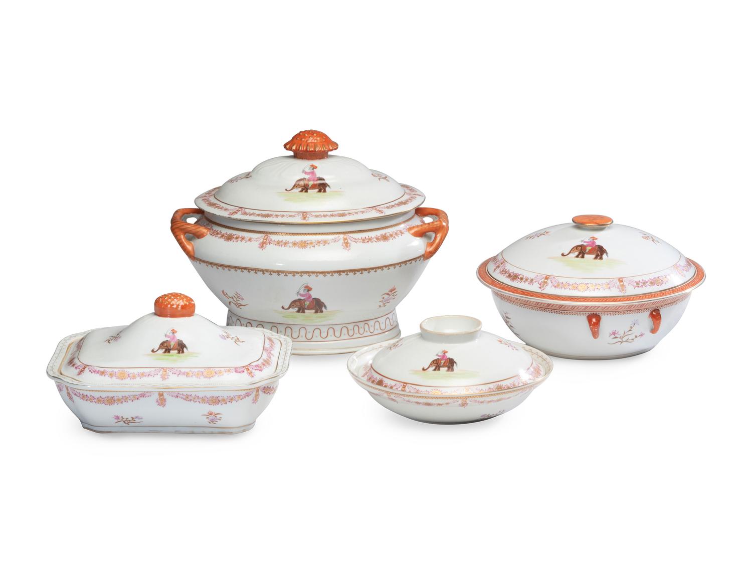 A Chinese Export Porcelain Dinner Service