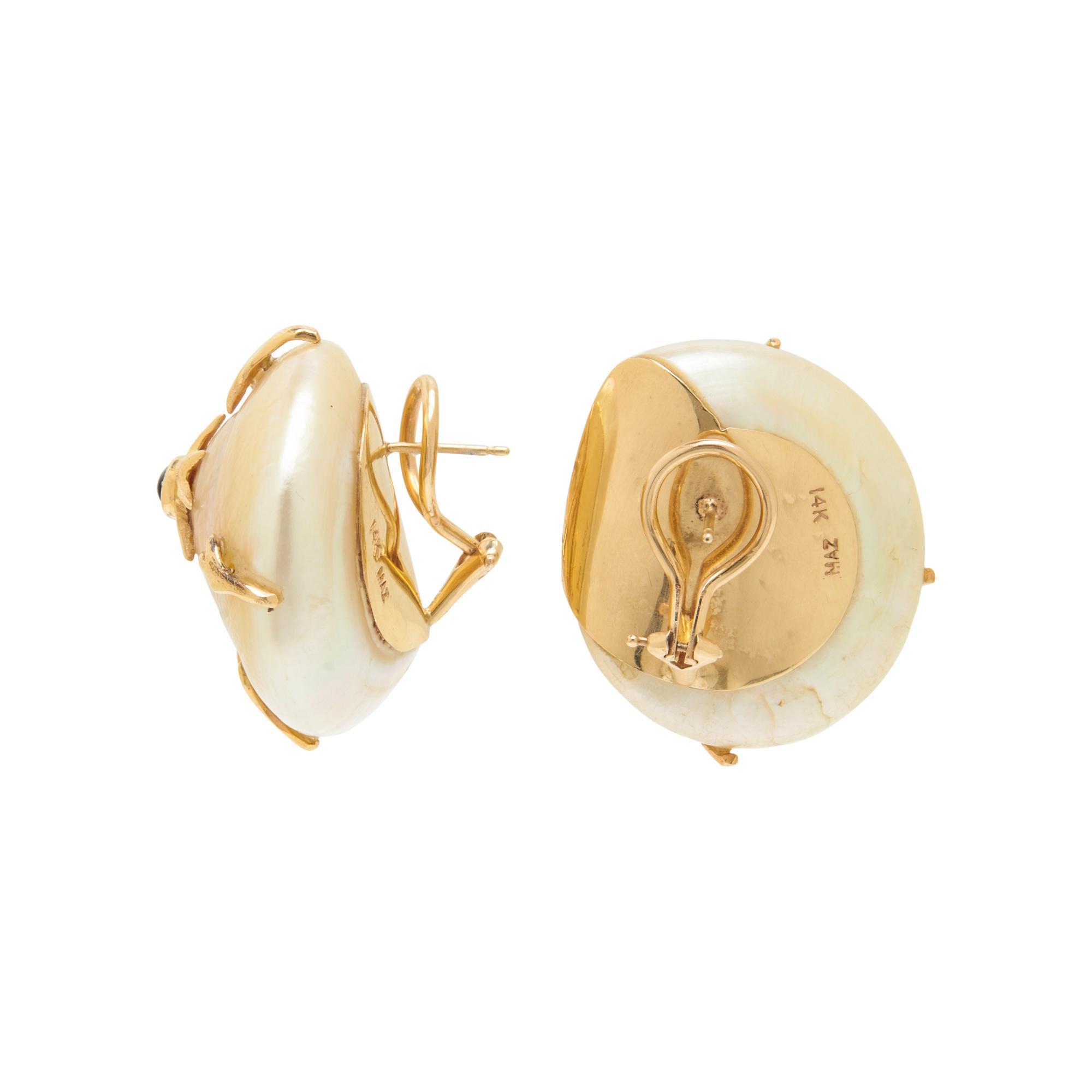 MAZ, YELLOW GOLD, SHELL AND SAPPHIRE EARRINGS