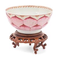 A Chinese Export Porcelain Bowl