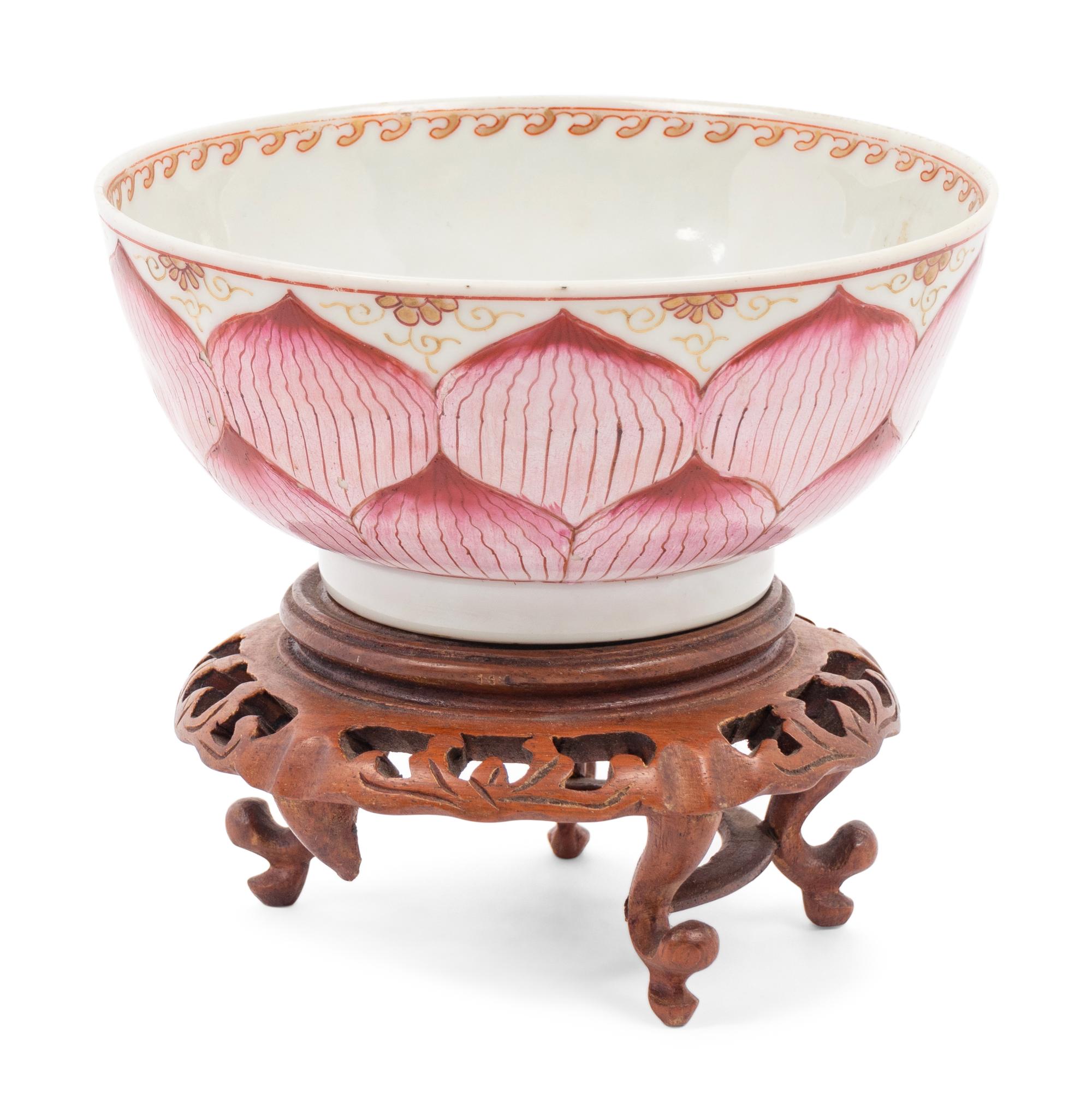 A Chinese Export Porcelain Bowl