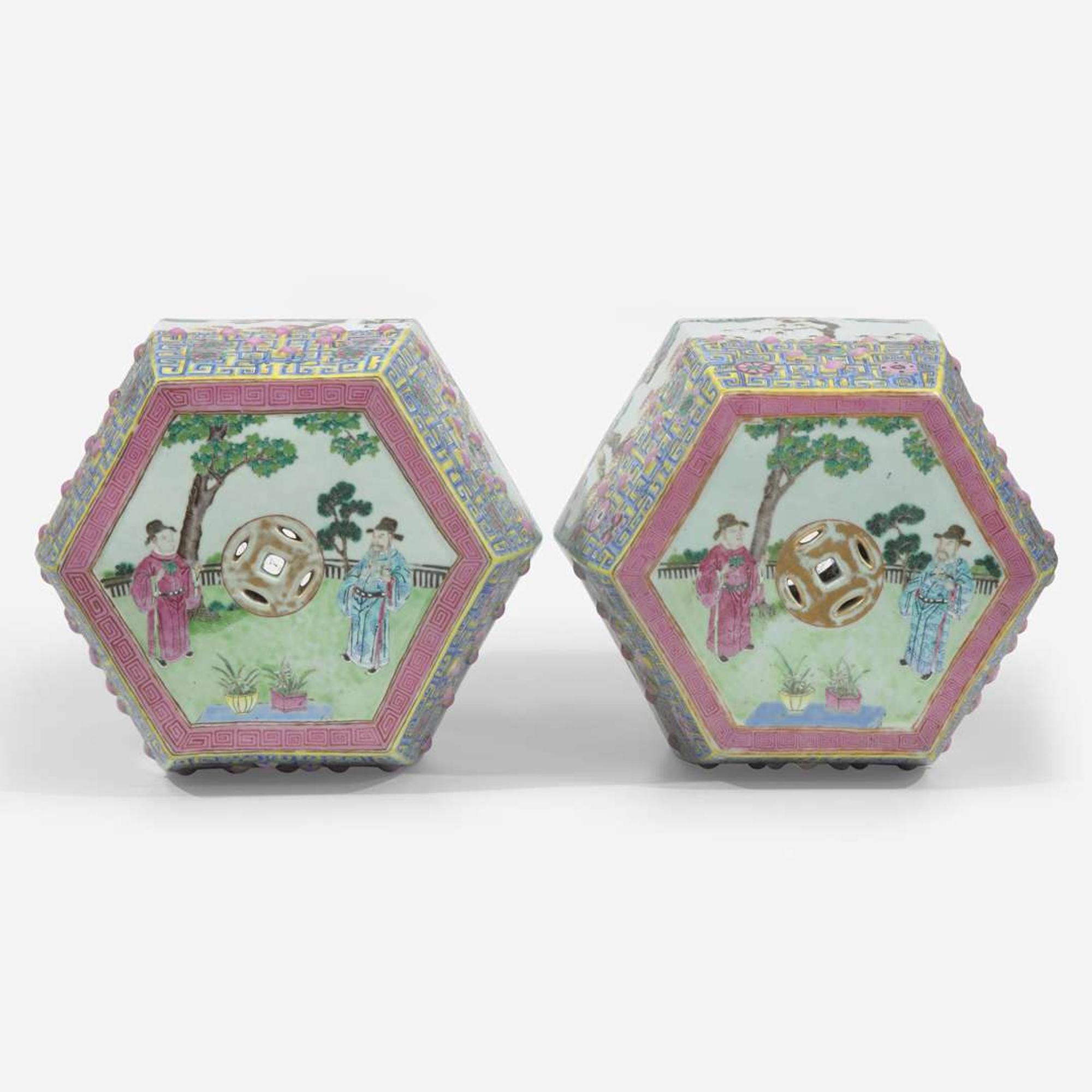 A pair of Chinese famille rose-decorated garden seats 洋彩开光花鸟人物图坐墩 19th/20th century ???????