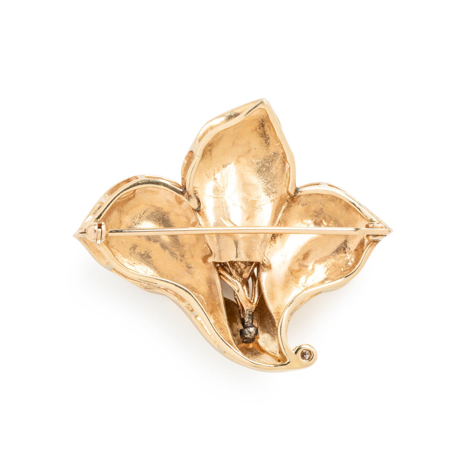 YELLOW GOLD AND DIAMOND FLOWER PENDANT/BROOCH