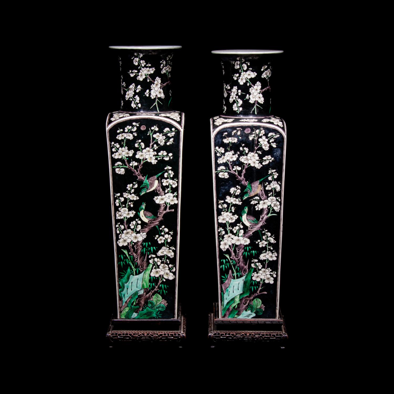 A Pair of Chinese Famille Noire Porcelain Square Vases, 19th Century 清晚期 墨地素三彩喜上眉梢圖方瓶一對