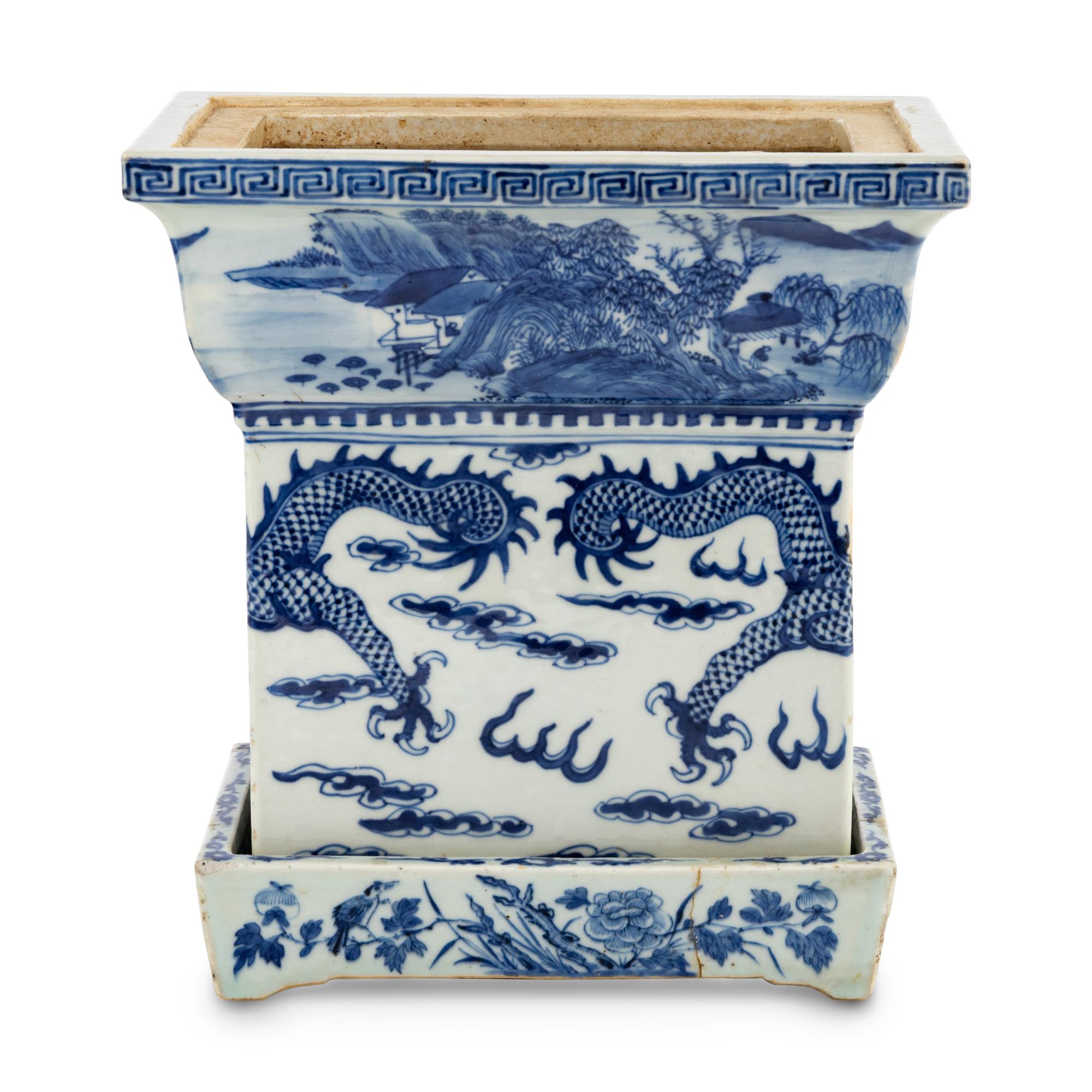 A Chinese Export Porcelain Blue-and-White Jardinière