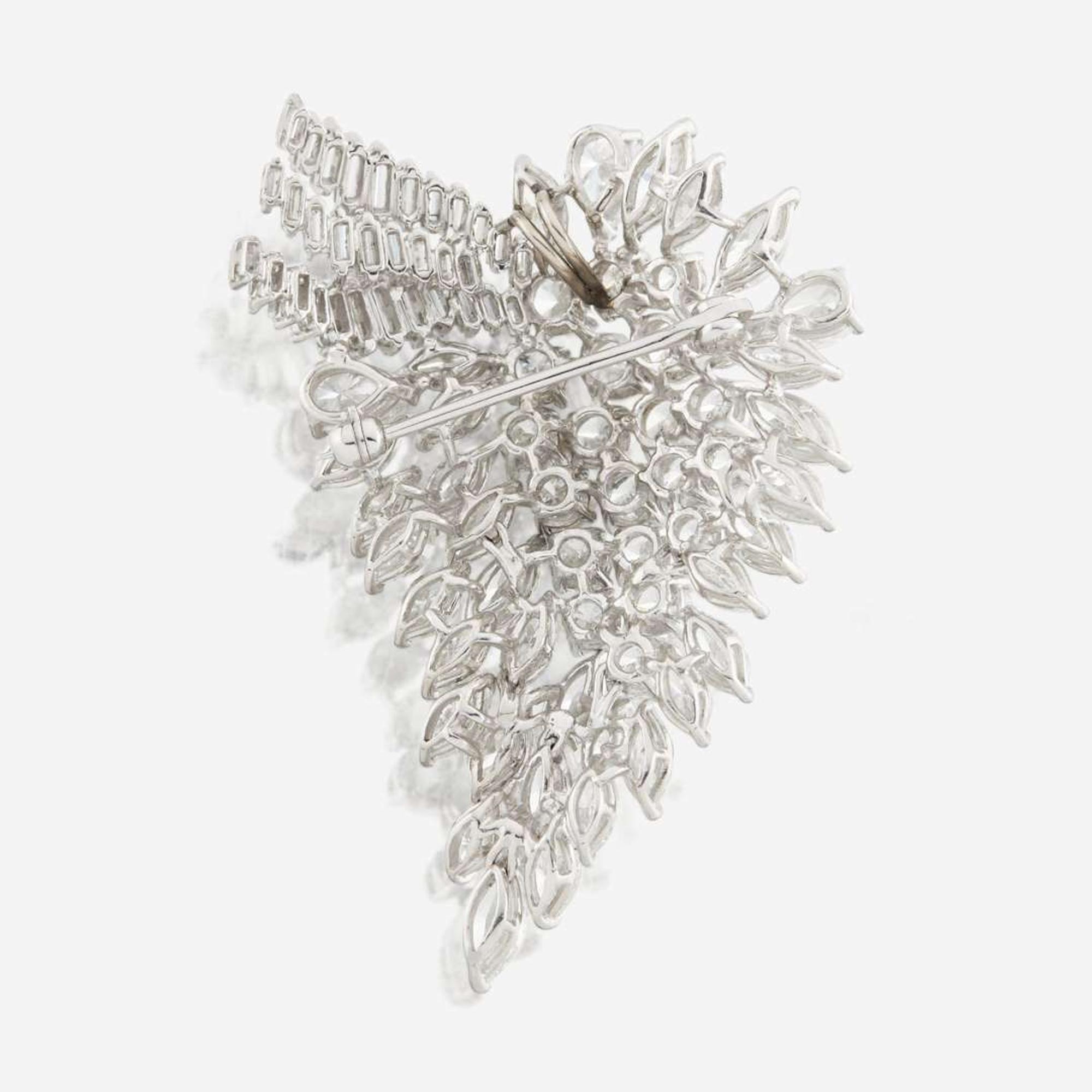 A diamond and white gold pendant/brooch