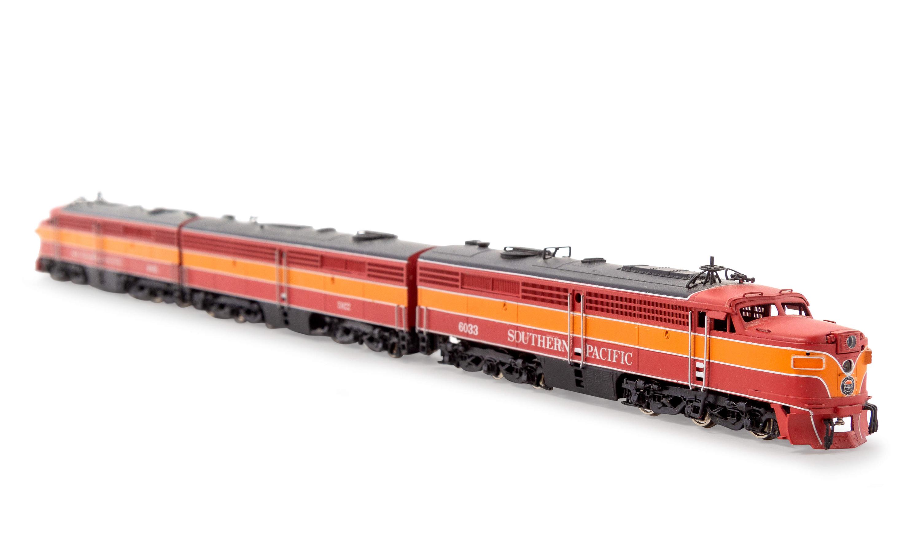 A Samhongsa Polychrome HO-Gauge Southern Pacific: Daylight Express 4-8-4 Locomotive and Extended Tender