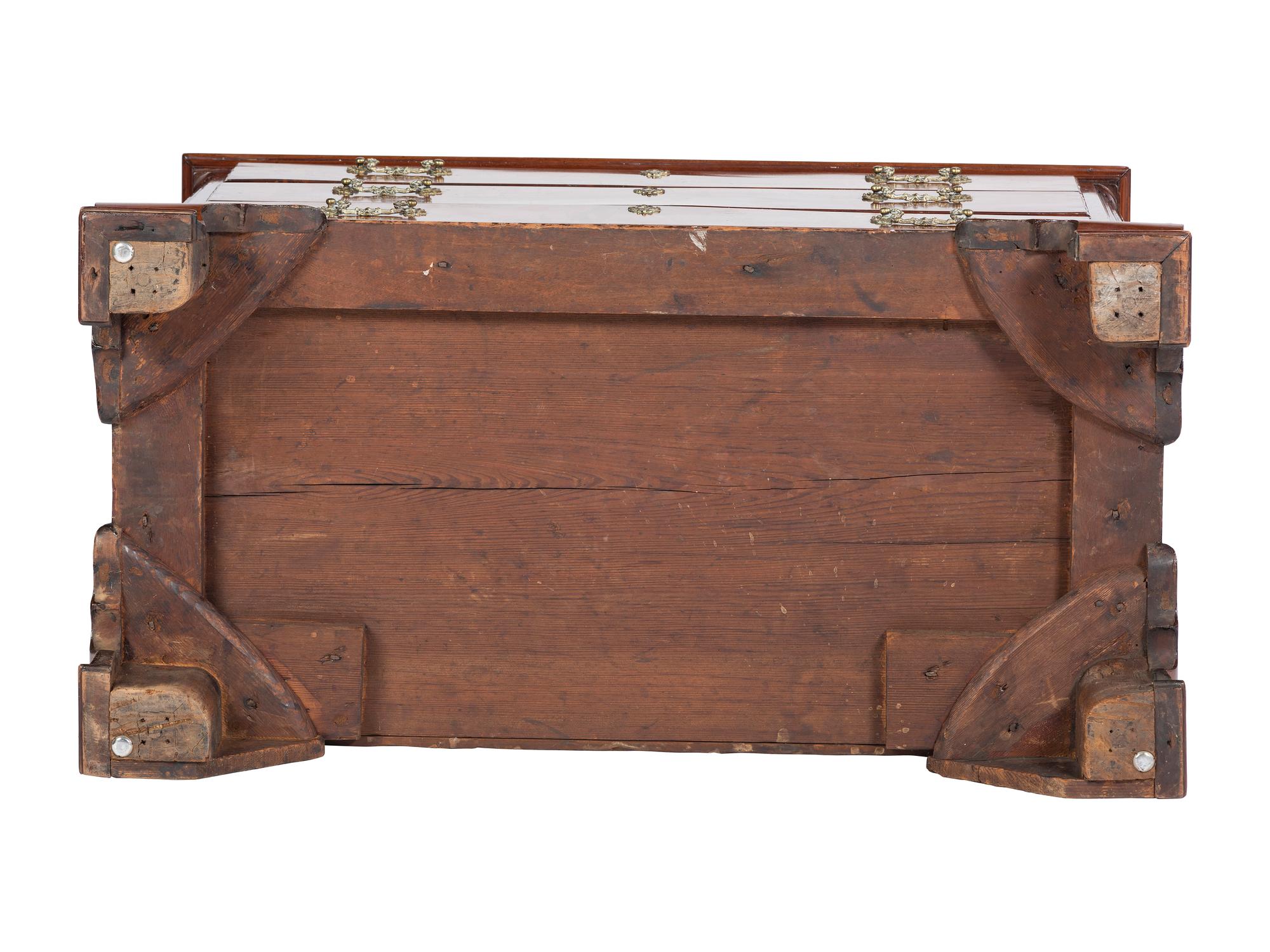 The Holcum Family Chippendale Pierce-Carved and Figured Mahogany Bonnet Top Chest-on-Chest