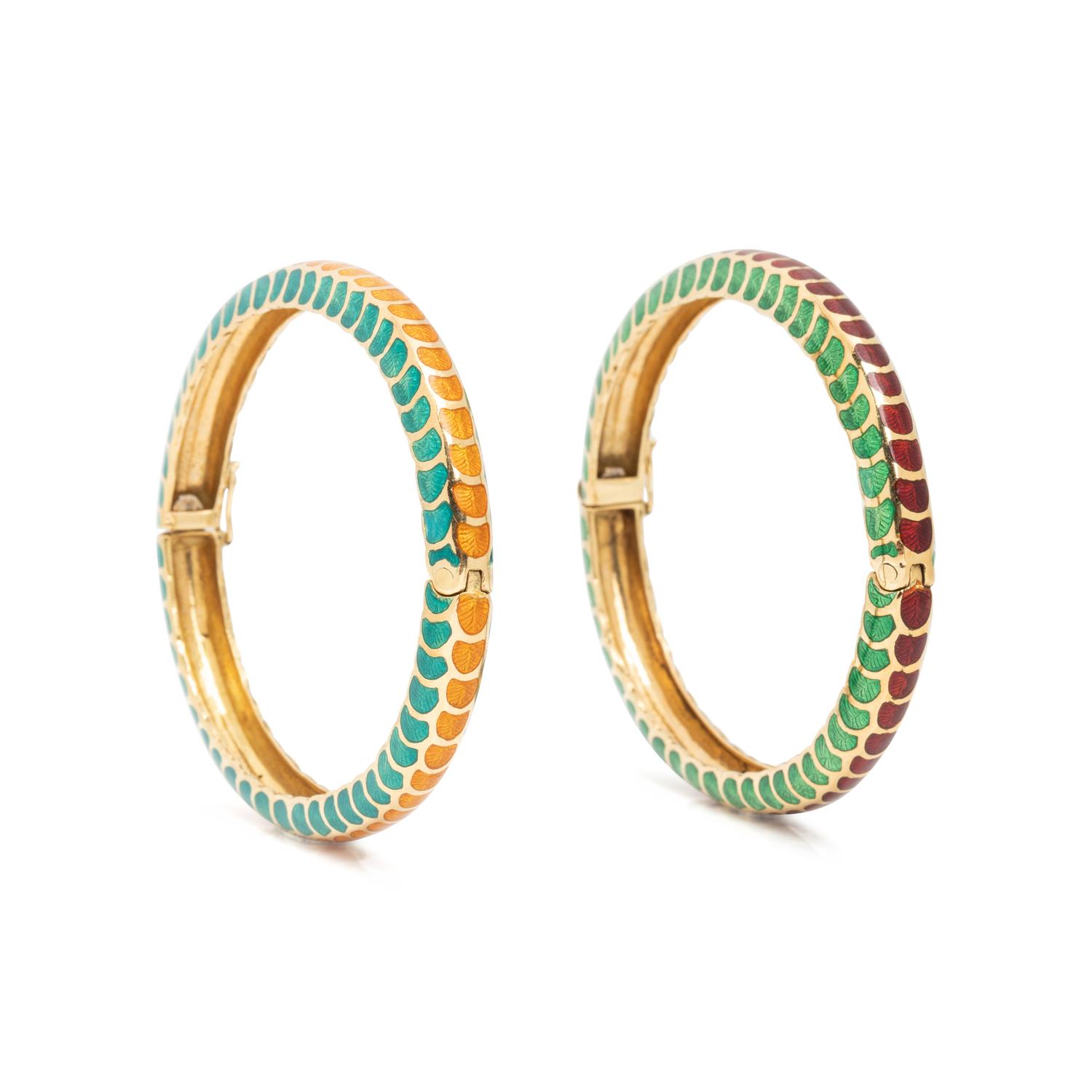 YELLOW GOLD AND ENAMEL BANGLE BRACELET SET
