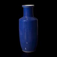 A Chinese powder blue-glazed rouleau vase 灑藍釉棒槌瓶 Late 19th/early 20th century ??????????