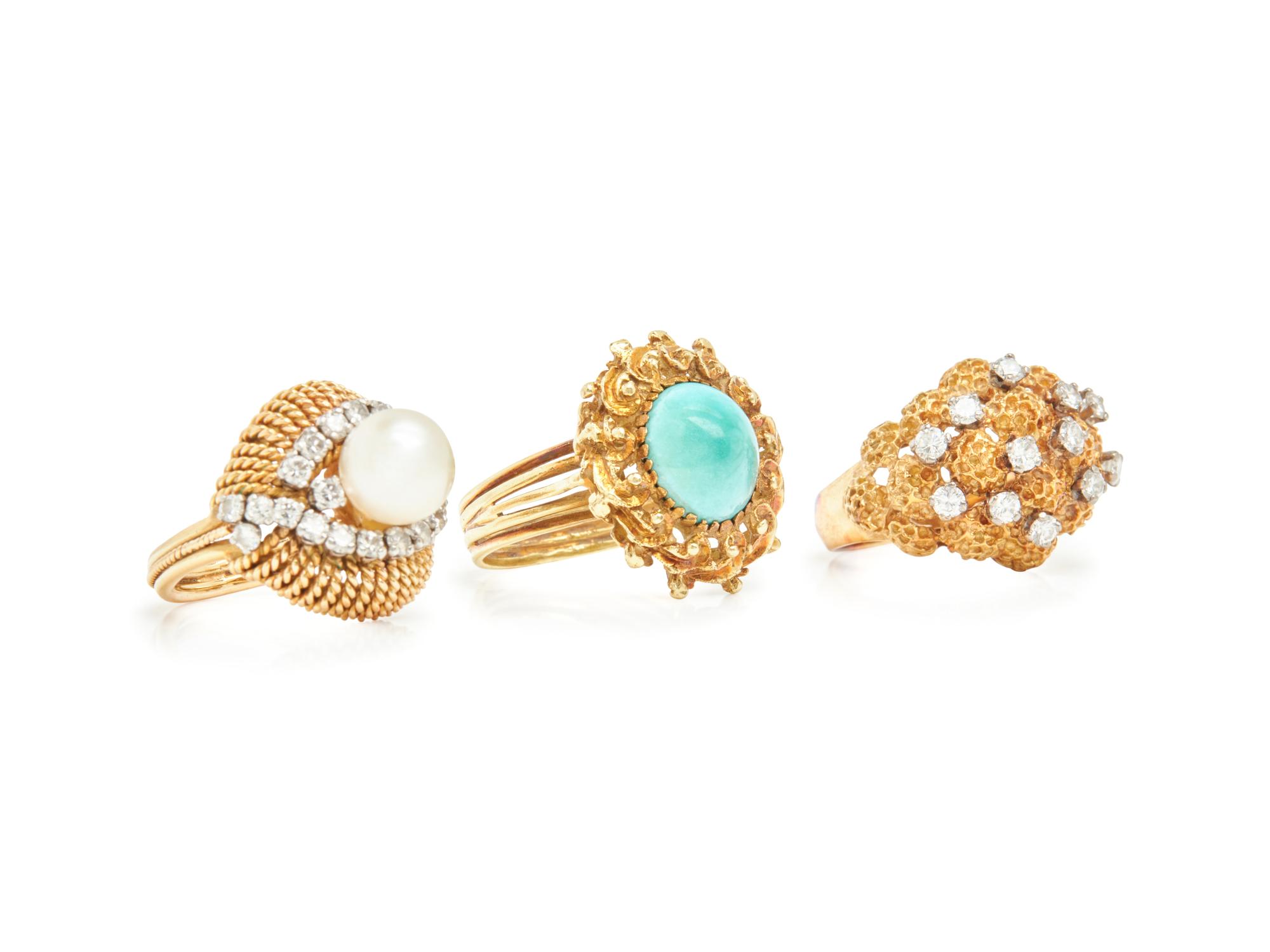 COLLECTION OF YELLOW GOLD AND GEMSTONE RINGS