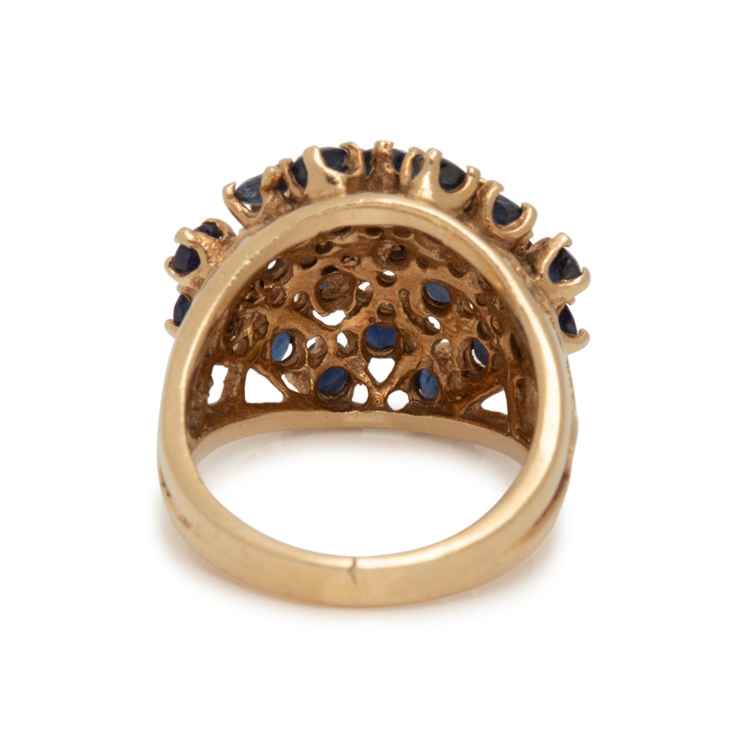 YELLOW GOLD AND SAPPHIRE RING