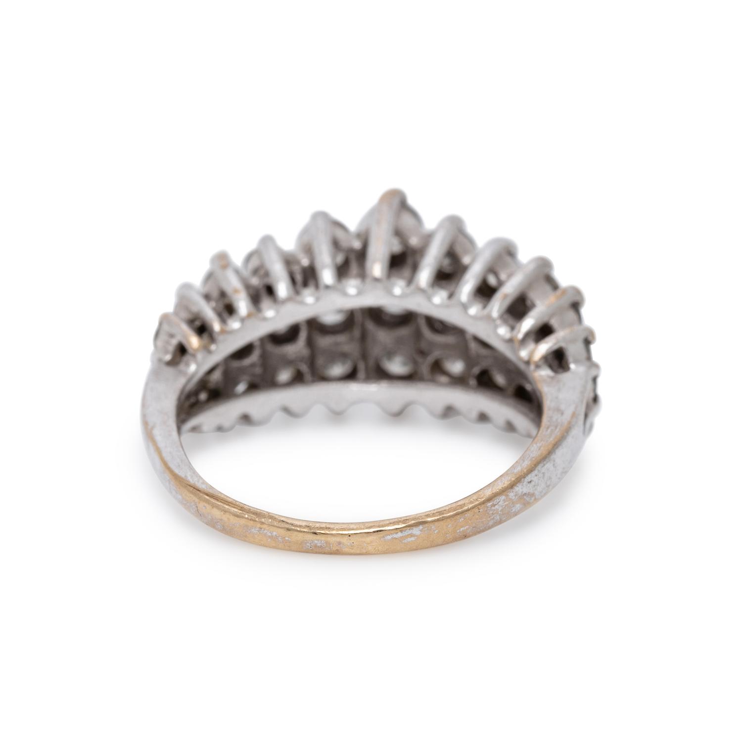 DIAMOND AND WHITE GOLD RING