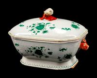 A Chinese Export Porcelain Tureen and Cover