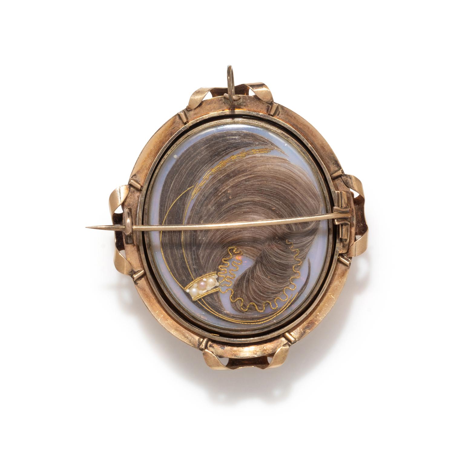 VICTORIAN, YELLOW GOLD MEMENTO BROOCH