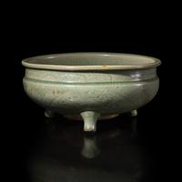 A Chinese Longquan Celadon Glazed Tripod Censer, Late Ming-Early Qing Dynasty — 明末清初 龍泉青釉刻花三足爐