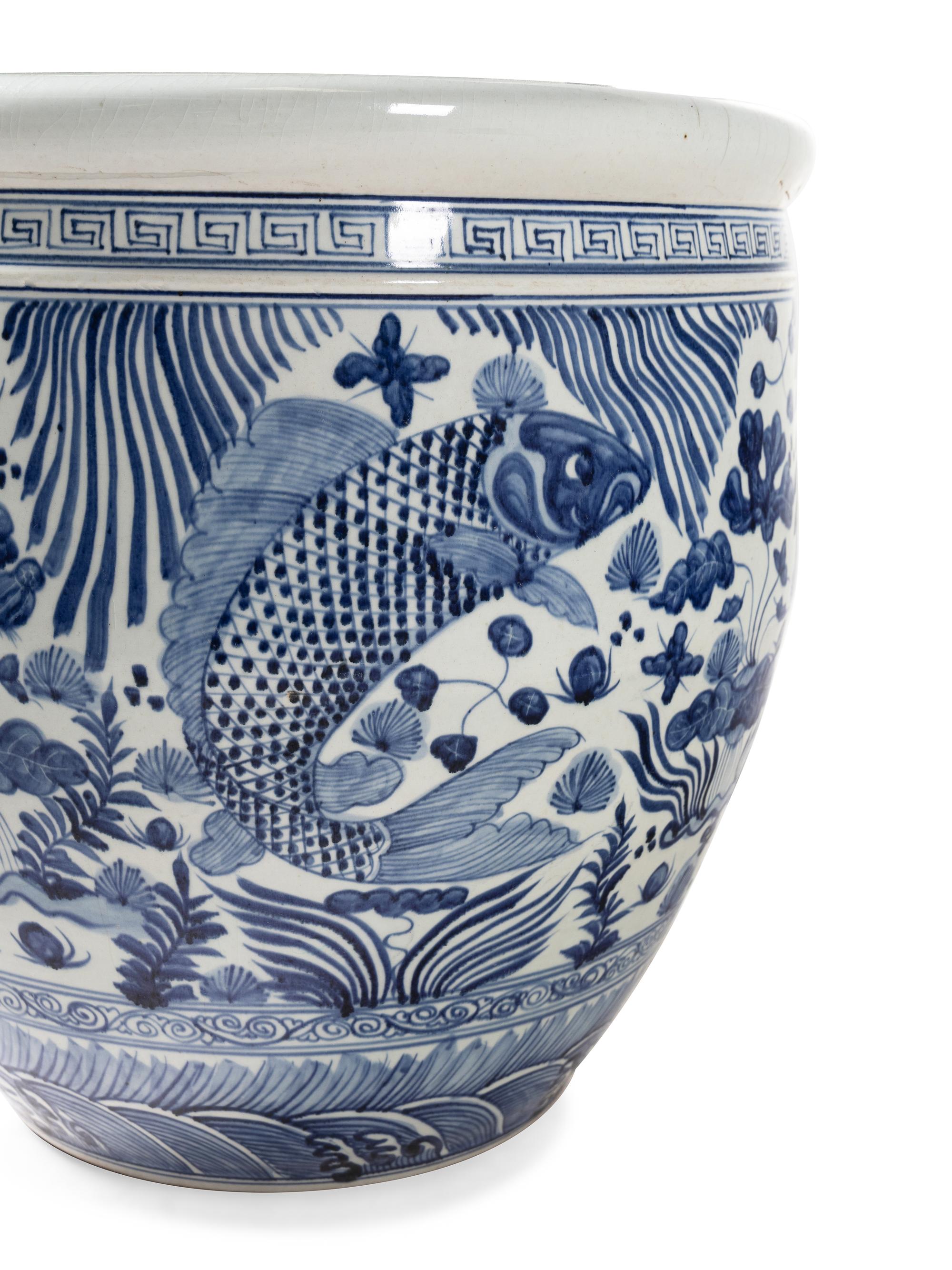 A Chinese Export Porcelain Jardinière
