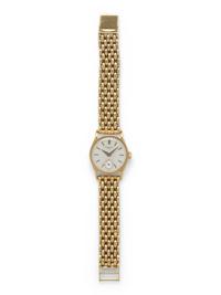 A WELL PRESERVED PATEK PHILIPPE, REF. 96 18K YELLOW GOLD 'CALATRAVA' WRISTWATCH, CIRCA 1945