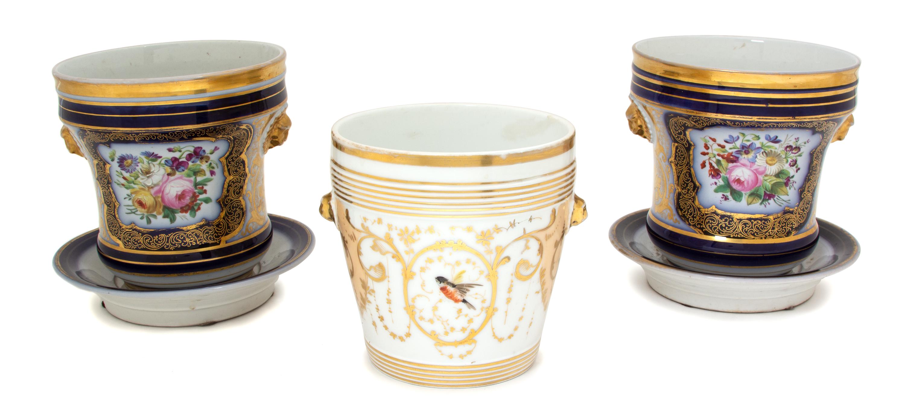 Four Pieces of Paris Porcelain Largest height 8 x diameter 6 inches. — 19TH CENTURY