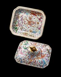 A Set of Three Chinese Famille Rose Porcelain Rectangular 'Dragons' Covered Tureens