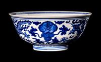 A Small Chinese Blue and White Porcelain 'Dragon' Bowl