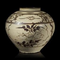 A Chinese Cizhou Style Slip Decorated Jar — 磁州窯花卉紋大罐