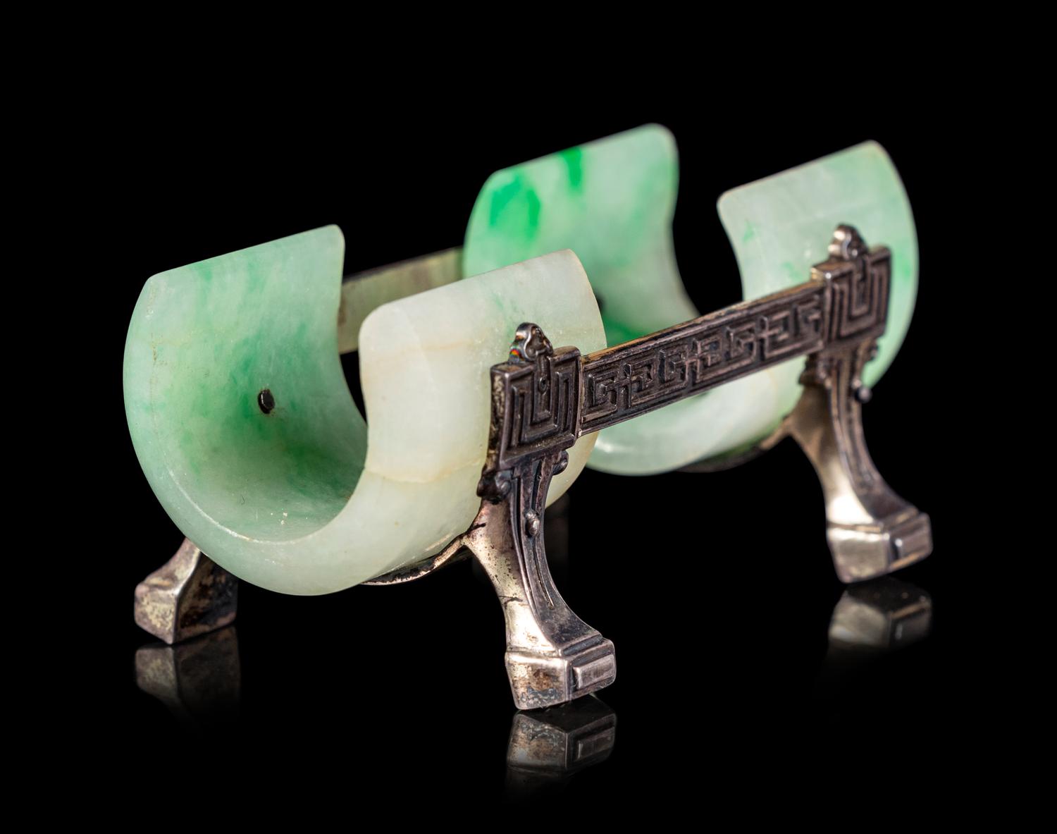 An Apple Green Jadeite Mounted Cigar Holder