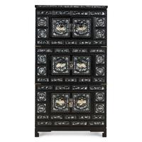 A Korean Mother-of-Pearl Inset Black Lacquer Chest, 20th Century — 近代 韓國黑漆嵌螺鈿大櫃