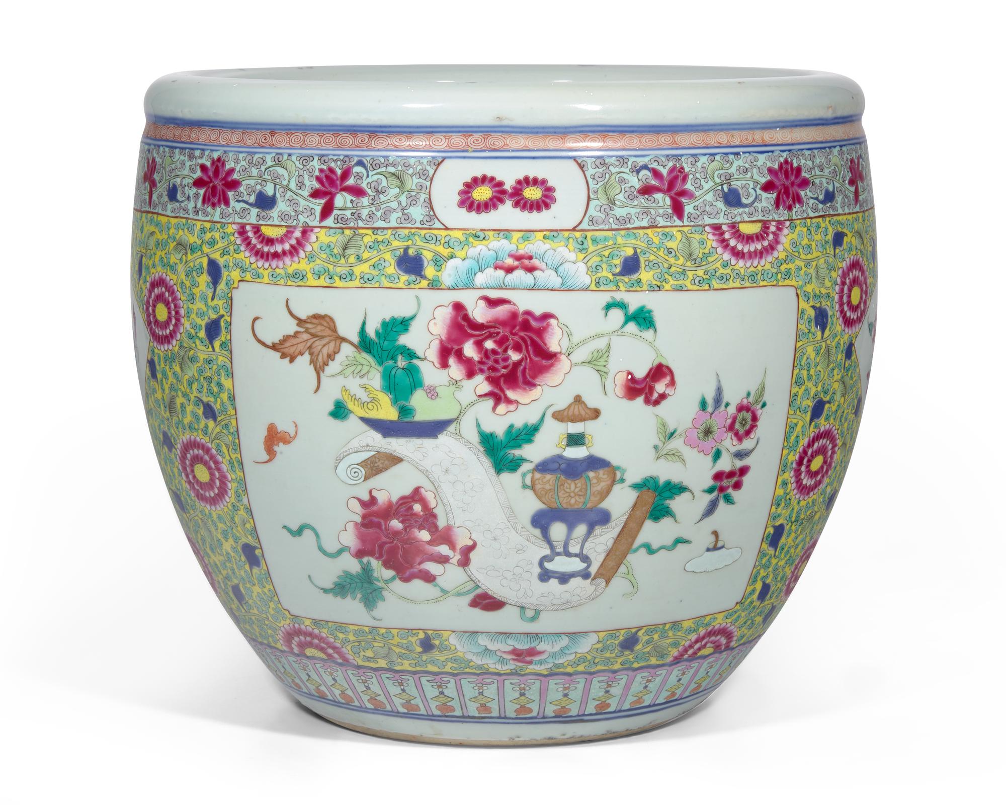 A large Chinese Famille Rose-decorated yellow-ground jardiniere, 19th to early 20th century
