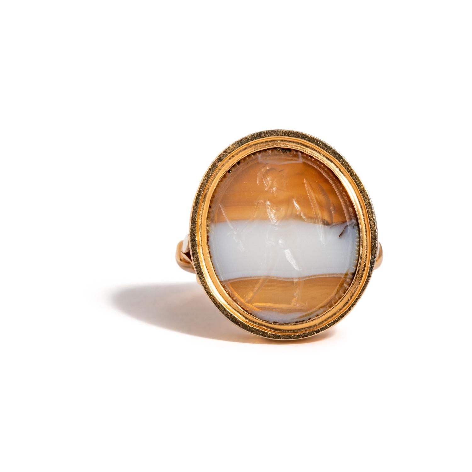 A Neoclassical Gold and Banded Agate Finger Ring with a Warrior on Guard