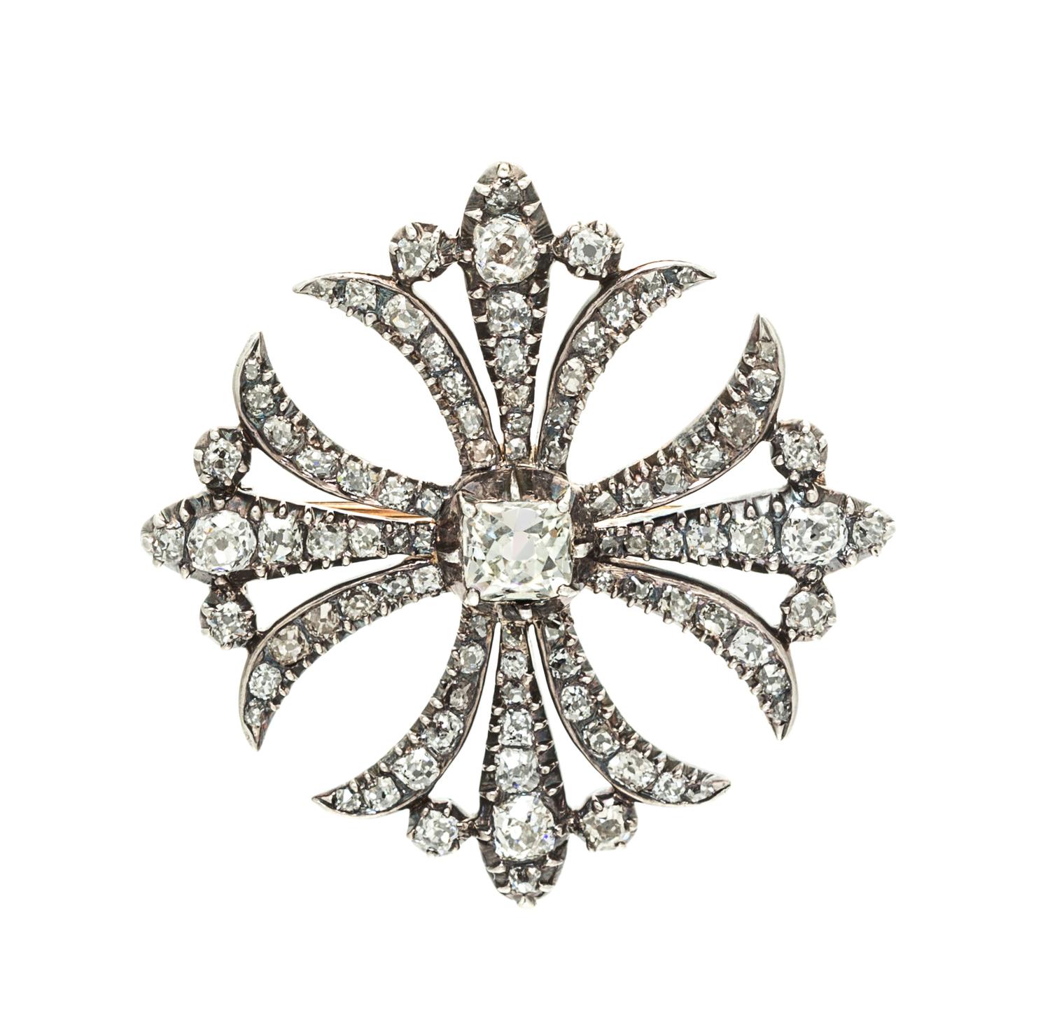 A Georgian Silver Topped Gold and Diamond Maltese Cross Pendant/Brooch, 6.10 dwts.