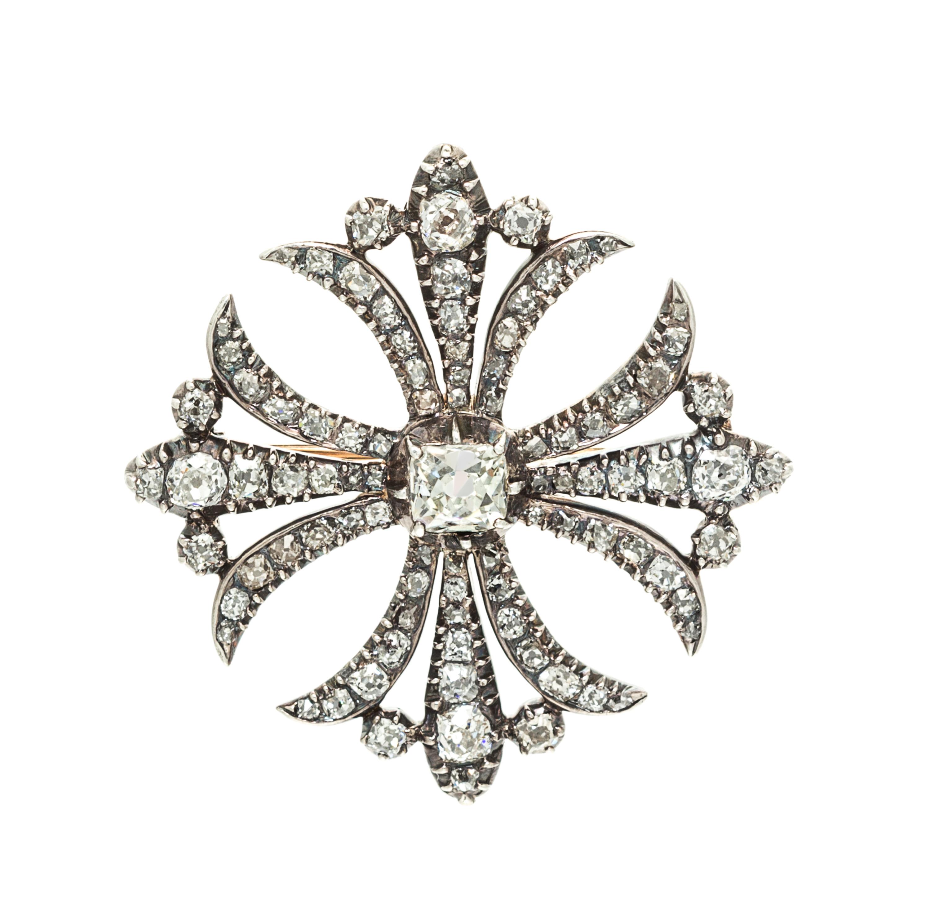 A Georgian Silver Topped Gold and Diamond Maltese Cross Pendant/Brooch, 6.10 dwts.