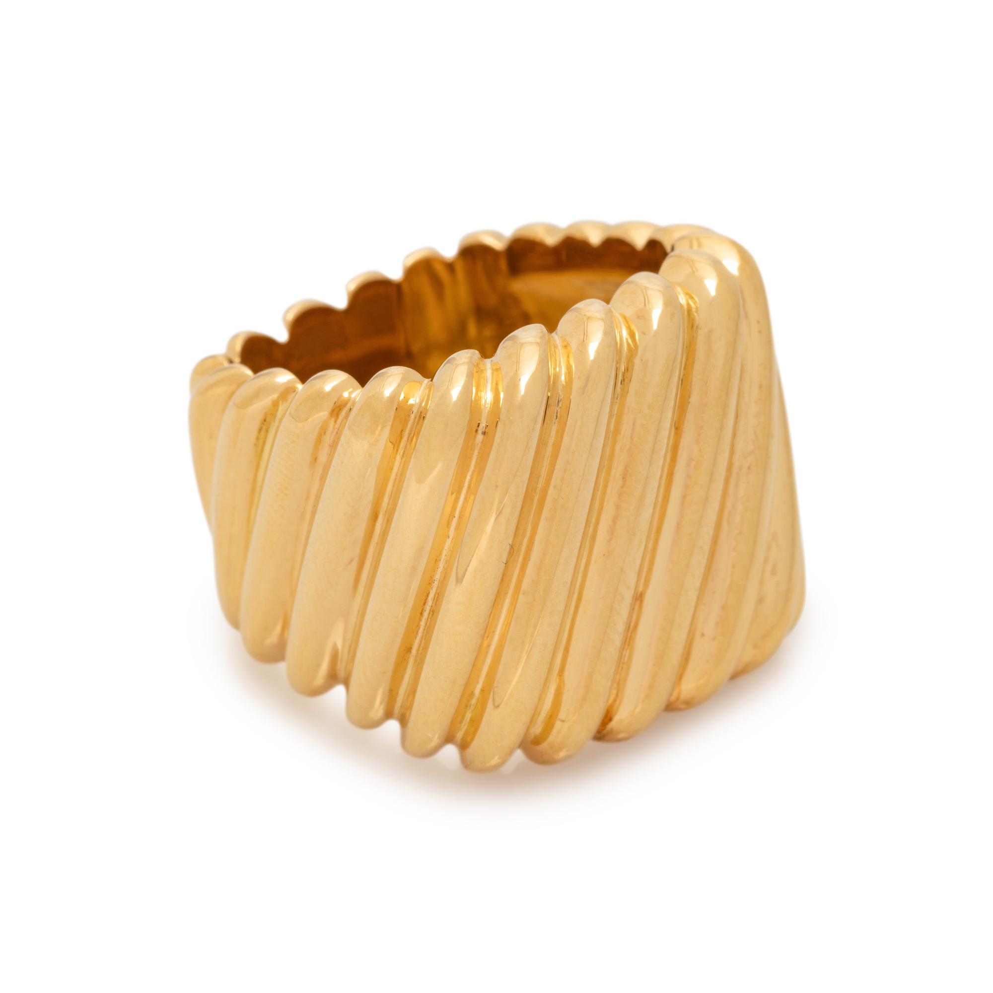 SCHLUGER, YELLOW GOLD RING