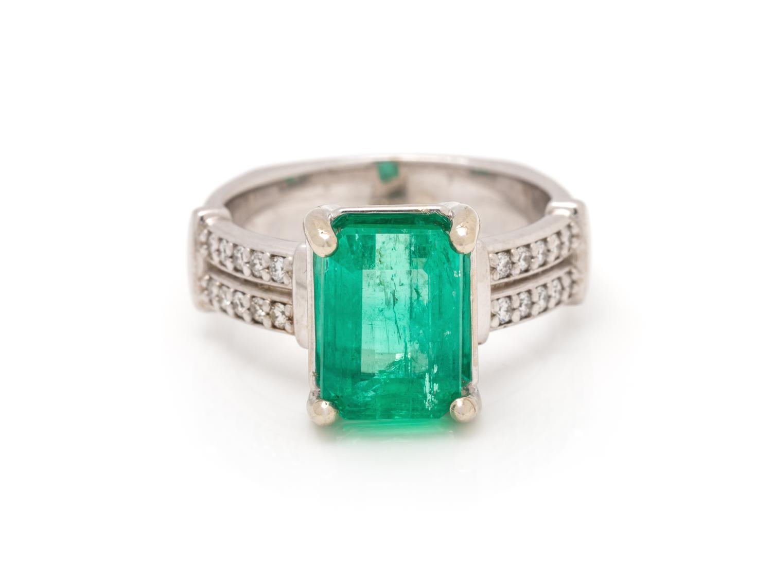 EMERALD AND DIAMOND RING
