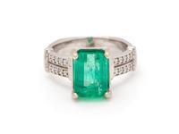EMERALD AND DIAMOND RING