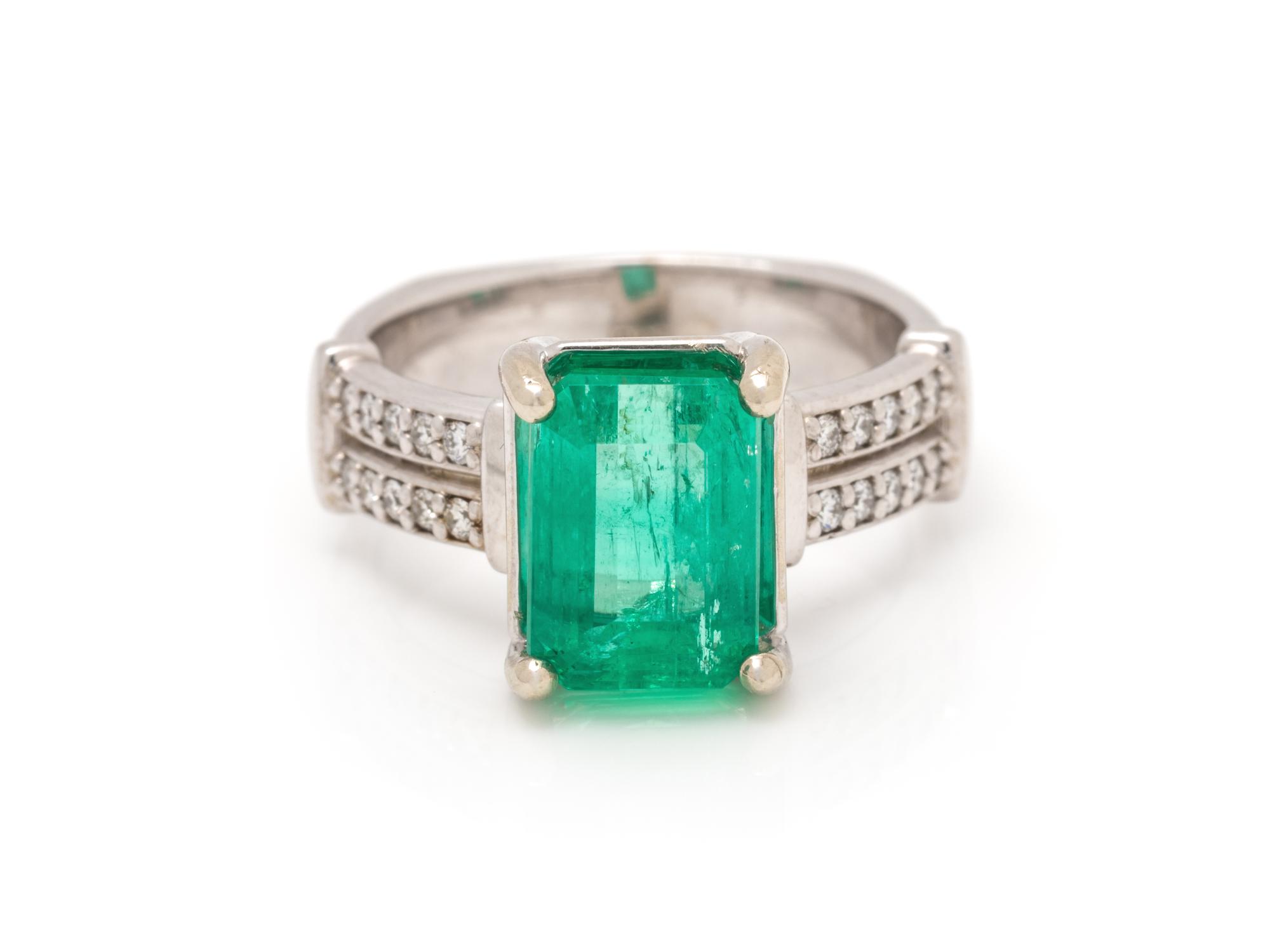 EMERALD AND DIAMOND RING