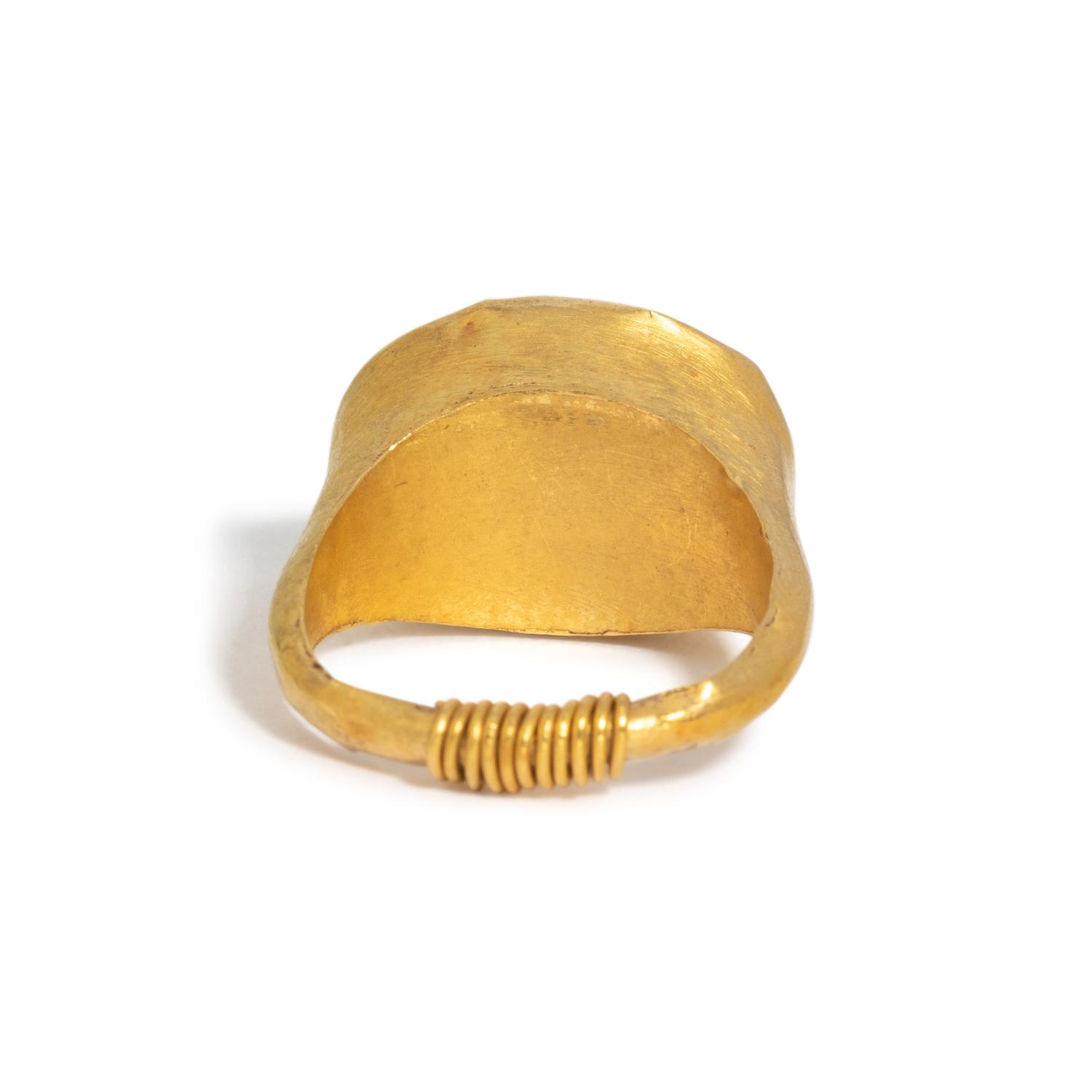 A Roman Gold and Banded Agate Finger Ring with the Goddess Diana